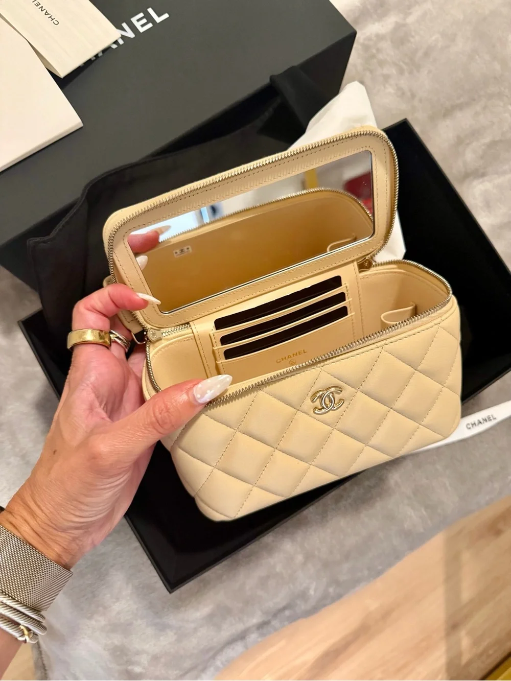 *BRAND NEW* CHANEL Lambskin Quilted Pearl Crush Small Vanity Case w/ Chain Beige